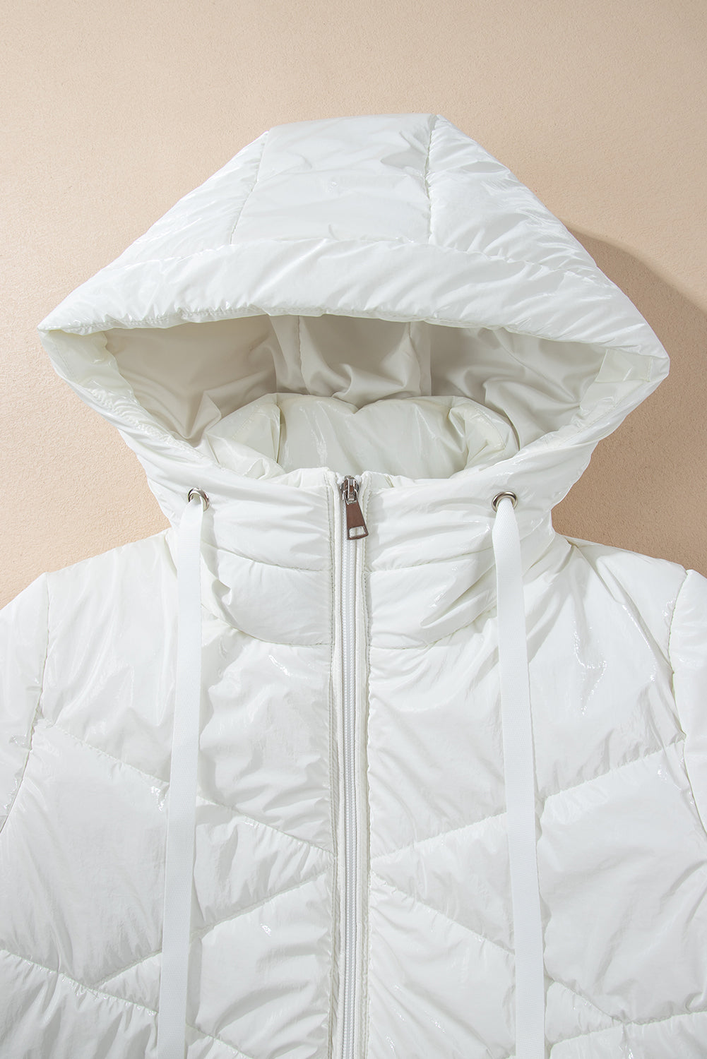 Manteau matelassé blanc à capuche zippé